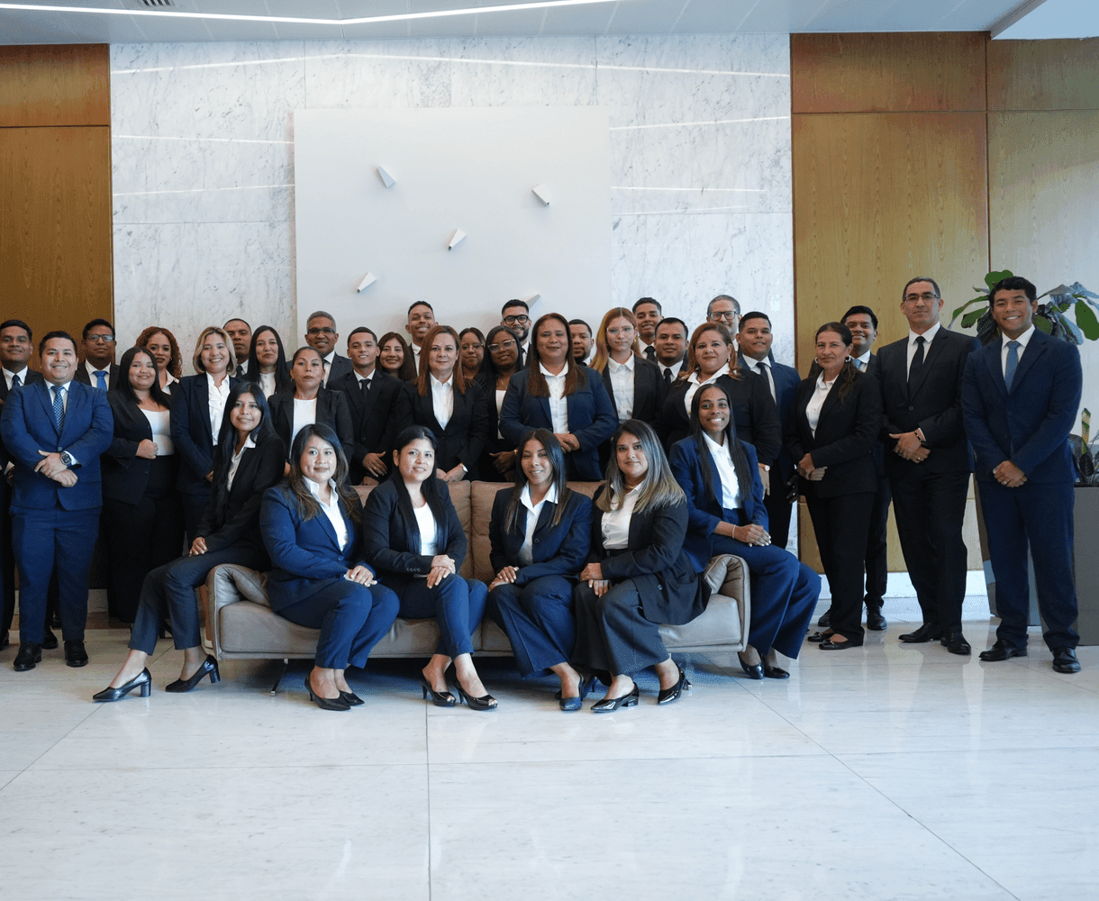 Equipo completo de Mendoza & Asociados