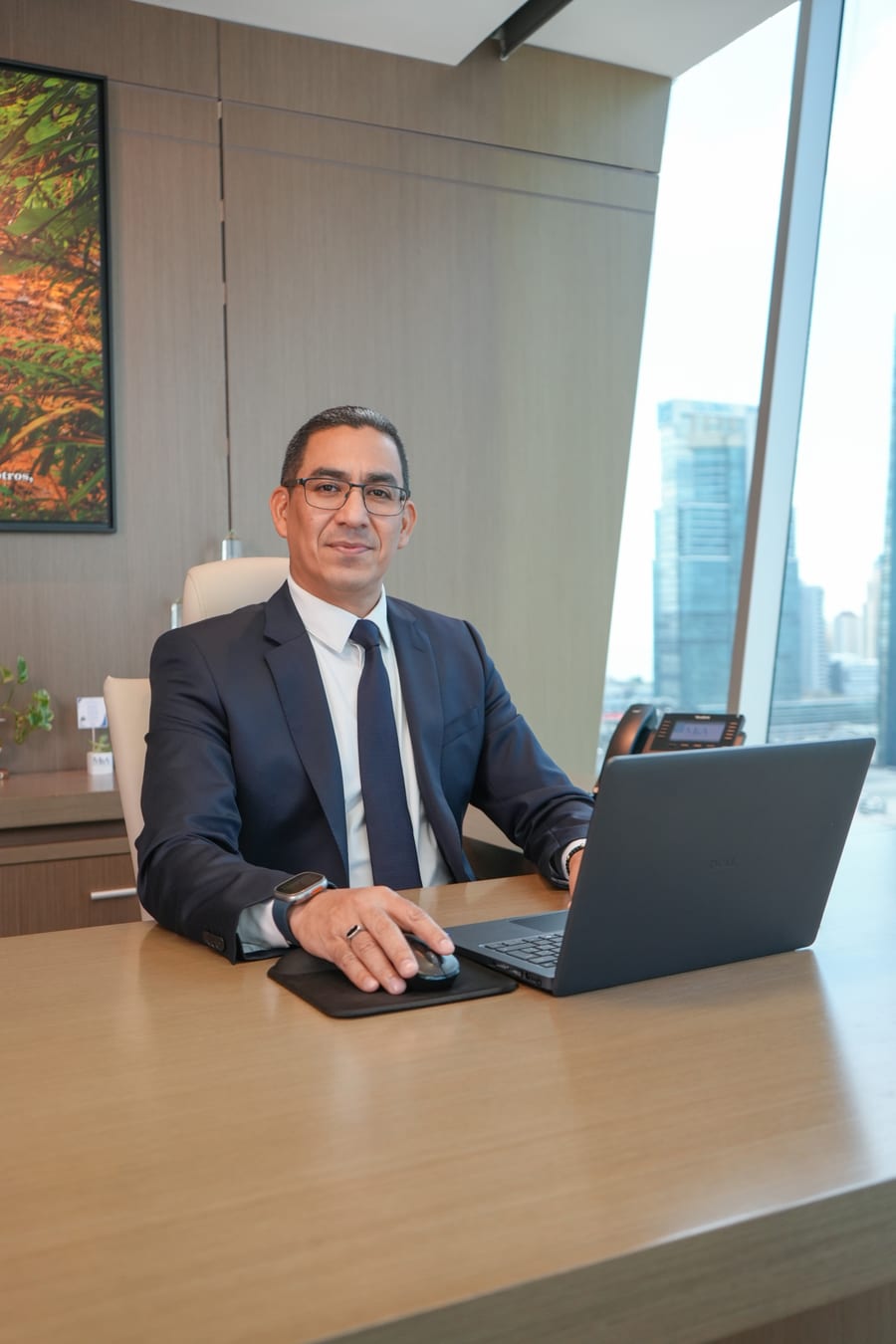 Rolando Bernal, Socio de Mendoza & Asociados