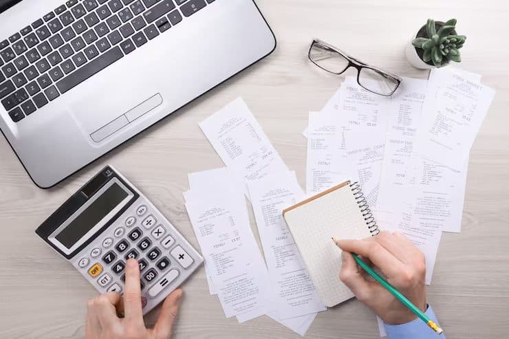 Servicios → Impuestos